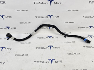 Патрубок системы охлаждения пластиковый передний Tesla Model 3 1 поколение 2023, 1504721-00