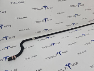 Патрубок системы охлаждения пластиковый Tesla Model 3 2 поколение 2024, 1530128-00