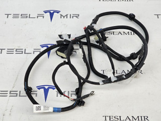 Электропроводка бампера переднего Tesla Model 3 1 поколение 2023, 2067958-00, 2067958-04
