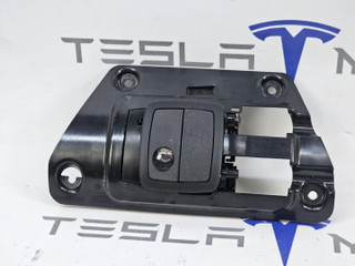 крючок для одежды Tesla Model S 1 поколение [2-й рестайлинг] 2022, 1624608-00, 1624608-99