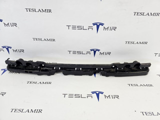 Кронштейн крепления бампера (центральный) задний Tesla Model Y 1 поколение 2025, 1983839-00, 1932600-00