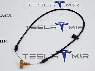 Тросик аварийного открытия капота левый Tesla Model S 1 поколение [рестайлинг] 2018, электро, 1066700-00