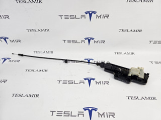 Электропривод (активатор, актуатор) замка капота левый Tesla Model S 1 поколение [рестайлинг] 2018, 1061816-00