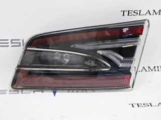 фонарь крышки багажника правый Tesla Model S 1 поколение [рестайлинг] 2018, 1006006-00, 6005924-00