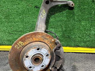 кулак поворотный левый Volkswagen Passat B5 1997, 1.9 л., 8D0407257