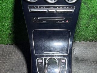 консоль салона Mercedes-Benz C-Класс W205/S205/C205 2014, 2.2 л., дизель, АКПП, A2056800210