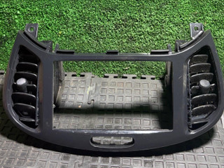 рамка под магнитолу Nissan Juke YF15 [рестайлинг] 2012, 1.5 л., дизель, АКПП, 682601KE0A