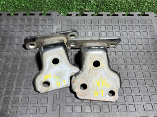 петля двери Land Rover Freelander 1 поколение 2001