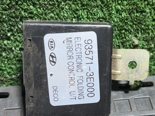 блок управления (другие) Kia Sorento 1 поколение 2004, 935713E000