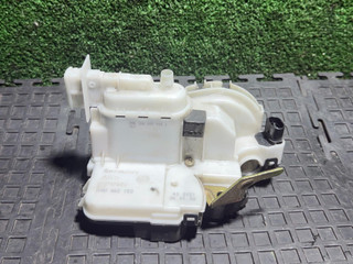 замок двери передней левой Volkswagen Golf 3 поколение 1995, 1H0862153