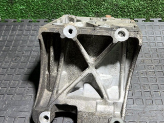 кронштейн компрессора кондиционера Ford Focus 2 поколение 2006, 4M50-19D624-CC