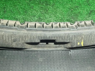 накладка внутренняя на заднюю панель кузова Renault Megane 2 поколение 2004, 8200307882