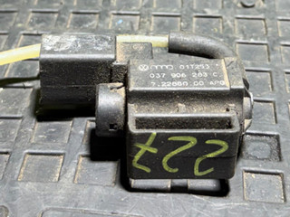 электромагнитный клапан Volkswagen Golf 5 поколение 2005, 037906283C