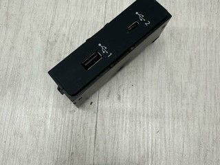 разъем AUX / USB Audi Q3 F3 2020, 2.0 л., бензин, АКПП, внедорожник 5 дв., полный привод, 83A035736