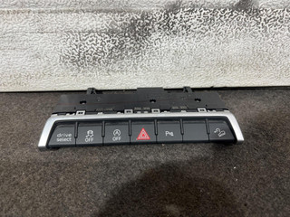 кнопка (выключатель) Audi Q3 F3 2020, 2.0 л., бензин, АКПП, внедорожник 5 дв., полный привод, 83A925301B