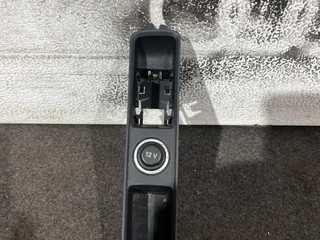 прикуриватель Audi Q3 F3 2020, 2.0 л., бензин, АКПП, внедорожник 5 дв., полный привод, 83B863349