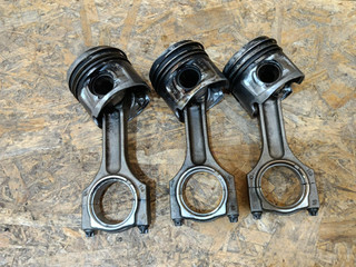 поршень BMW X1 E84 2011, 2.0 л., N47 D20 C, дизель, АКПП, внедорожник 5 дв., полный привод, правый руль