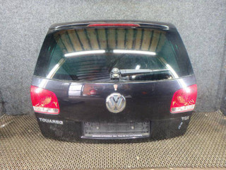 крышка багажника (дверь 3-5) Volkswagen Touareg 1 поколение 2005, 2.5 л., дизель, АКПП, внедорожник 5 дв.