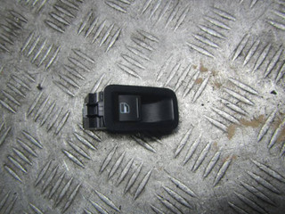 кнопка стеклоподъемника Volkswagen Polo 4 поколение [рестайлинг] 2009, 1.4 л., бензин, МКПП, хетчбэк 5 дв., 6R0867255H