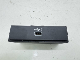 разъем AUX / USB Audi Q5 FY [рестайлинг] 2023, гибрид, АКПП, 8W0035708A