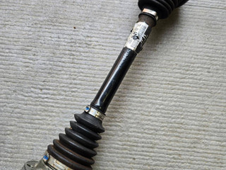 полуось передняя левая (приводной вал, ШРУС) Volkswagen Passat B7 2011, 1.8 л., CDAA, бензин, АКПП, синий, седан, передний привод, правый руль, 1K0407271JJ