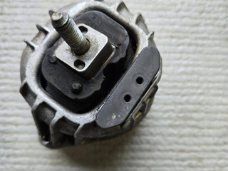 подушка крепления двигателя BMW X1 E84 2010, 3.0 л., N52 B30 A, бензин, АКПП, полный привод, правый руль, 13981112