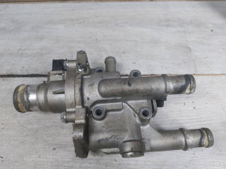 корпус термостата Chevrolet Cruze 1 поколение (2009 - 2012), 1.8 л., F18D4, бензин, 96984103, 55353311, 25199824, 25192230, 25192228