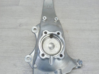 кулак поворотный правый BMW 6 серия F06/F12/F13 2013, 4.4 л., N63 B44 B, бензин, black sapphire metallic (475), 31216775770, 6775770, 31214082760, 4082760
