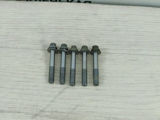 болт BMW 5 серия F07/F10/F11 F10 2011, 2.0 л., N47 D20 C, дизель, АКПП, седан, полный привод, 07129906677, 9906677