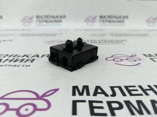 кожух электрических разъемов BMW 5 серия G30/G31 G30 2019, 4.4 л., N63 B44 C, бензин, АКПП, carbonschwarz metallic (416), седан, полный привод, 61139252800, 9252800