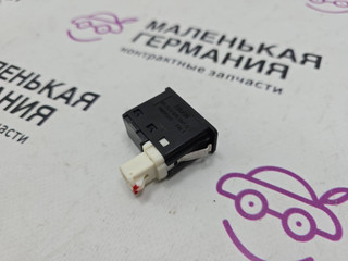 разъем AUX / USB BMW X1 F48 2017, 2.0 л., B48 A20 B, бензин, АКПП, alpinweiss 3 (300), полный привод, правый руль, 84106820397, 6820397