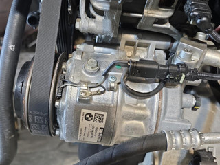 компрессор кондиционера BMW 5 серия G30/G31 G30 2018, 2.0 л., B48 B20 A, бензин, АКПП, a96 mineral-weiss metallic, седан, задний привод, правый руль, 64527945819, 7945819