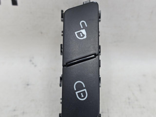 Кнопка блокировки двери Mercedes-Benz C-Класс W204 [рестайлинг] W204.048 2012, 1.8 л., M 271.860, бензин, АКПП, 149 белый, седан, задний привод, правый руль, A2048706410