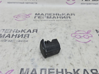 заглушка Audi A4 B9 2017, 2.0 л., CVKB, бензин, АКПП, 2y/s9r белый металлик, седан, передний привод, правый руль, 8W0837167