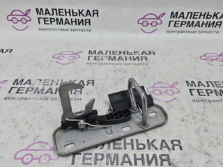 захватный крюк капота Volkswagen Golf GTI 6 поколение 2011, 2.0 л., CCZB, бензин, робот, b4/b9a белый, хетчбэк 5 дв., передний привод, правый руль, 1Q0823480