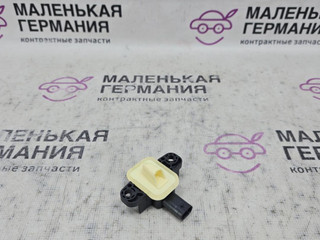 датчик удара Mercedes-Benz GLA-Класс X156 2014, 2.0 л., M 270.920, бензин, робот, белый calcite white (650u), хетчбэк 5 дв., полный привод, правый руль, A1668210351