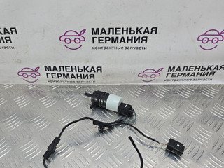 насос (моторчик) омывателя стекла BMW 3 серия G20 2019, 2.0 л., B47 D20 B, дизель, 475 black sapphire metallic, полный привод, правый руль, 67127298309, 7298309, 8373328, 6931910