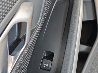 кнопка стеклоподъемника двери передней левой BMW 3 серия G20 2019, 2.0 л., B47 D20 B, дизель, 475 black sapphire metallic, полный привод, правый руль, 61317950756, 7950756