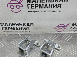 петля крышки багажника Volkswagen Tiguan 1 поколение (2007 - 2011), 5N0827301