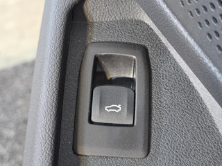 кнопка открытия багажника BMW 3 серия G20 2019, 2.0 л., B47 D20 B, дизель, 475 black sapphire metallic, полный привод, правый руль, 7948786
