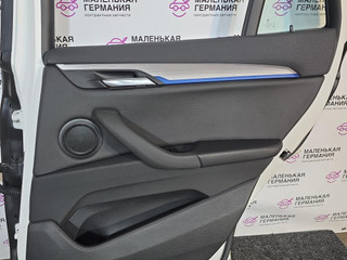 обшивка двери задняя правая BMW X1 F48 2019, 1.5 л., B38 A15 A, бензин, робот, белый, передний привод, правый руль, 51427438104, 7438104