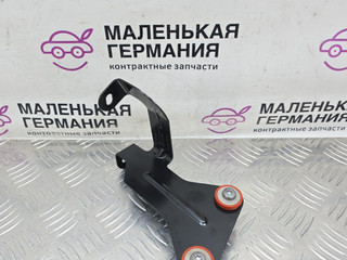 кронштейн (крепление) Audi A4 B9 2017, 2.0 л., CVKB, бензин, АКПП, 2y/s9r белый металлик, седан, передний привод, правый руль, 8W2819263