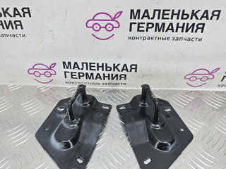 Ответная часть (скоба) замка капота Audi A4 B9 2017, 2.0 л., CVKB, бензин, АКПП, 2y/s9r белый металлик, седан, передний привод, правый руль, 8W0823185D, 8W0823186D