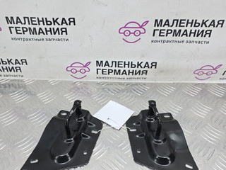 Ответная часть (скоба) замка капота Audi A4 B9 2017, 2.0 л., CVKB, бензин, МКПП, s9/x5q синий металлик, седан, передний привод, правый руль, 8W0823185D, 8W0823186D