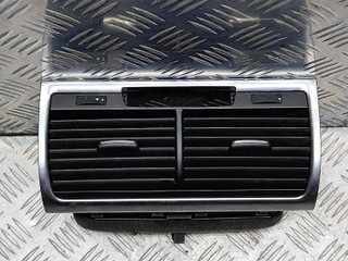 дефлектор обдува салона Audi Q7 4L 2006, 3.0 л., TDi, BUG, дизель, АКПП, бежево-серый, внедорожник 5 дв., полный привод, правый руль, 4L0820951