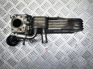 охладитель EGR / Радиатор EGR Volkswagen Touareg 1 поколение 2006, 2.5 л., TDi, BAC, дизель, АКПП, полный привод, 070131512B
