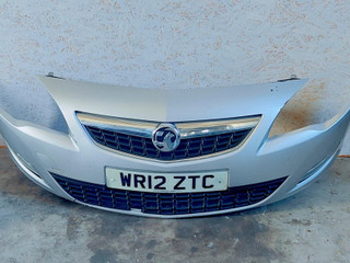бампер передний Opel Astra J [рестайлинг] 2012, 1.7 л., CRDi, A 17 DTE, дизель, 5МКПП, серебристый, передний привод, правый руль, 332550271