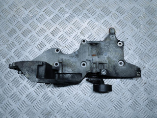 кронштейн генератора Volkswagen Passat B6 2009, 2.0 л., CBDA, дизель, МКПП, передний привод, 03L903143D