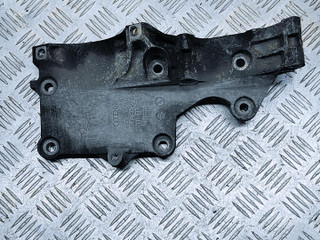 кронштейн генератора Volkswagen Touran 1 поколение 2005, 1.9 л., TDi, BKC, дизель, АКПП, передний привод, 03G903143A