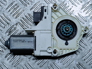 моторчик стеклоподъемника передний правый Audi A6 4F/C6 2006, 2.4 л., i, BDW, бензин, вариатор, чёрный, седан, передний привод, правый руль, 4F0959801B, BRF1101997009105, 0536010002, 995078101, 7746006801, 18025601, 6701410, 17025618